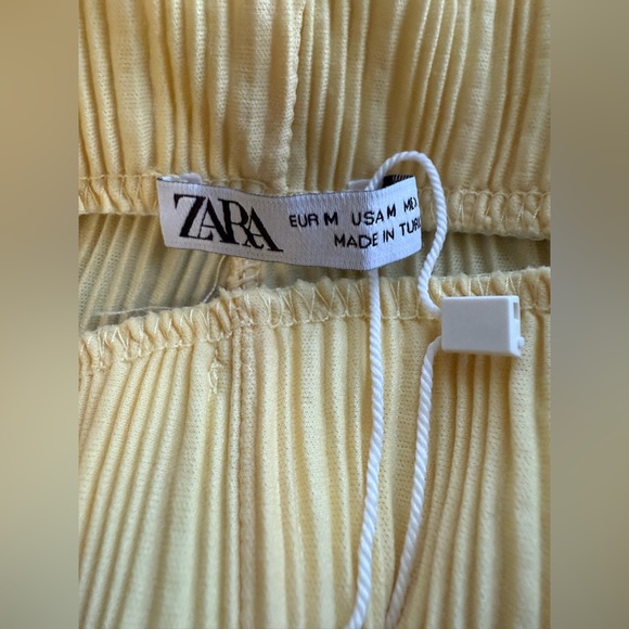 NWT Pleated Stretchy Zara Pants in Soft Buttery Yellow Sz - Picture 7 of 7